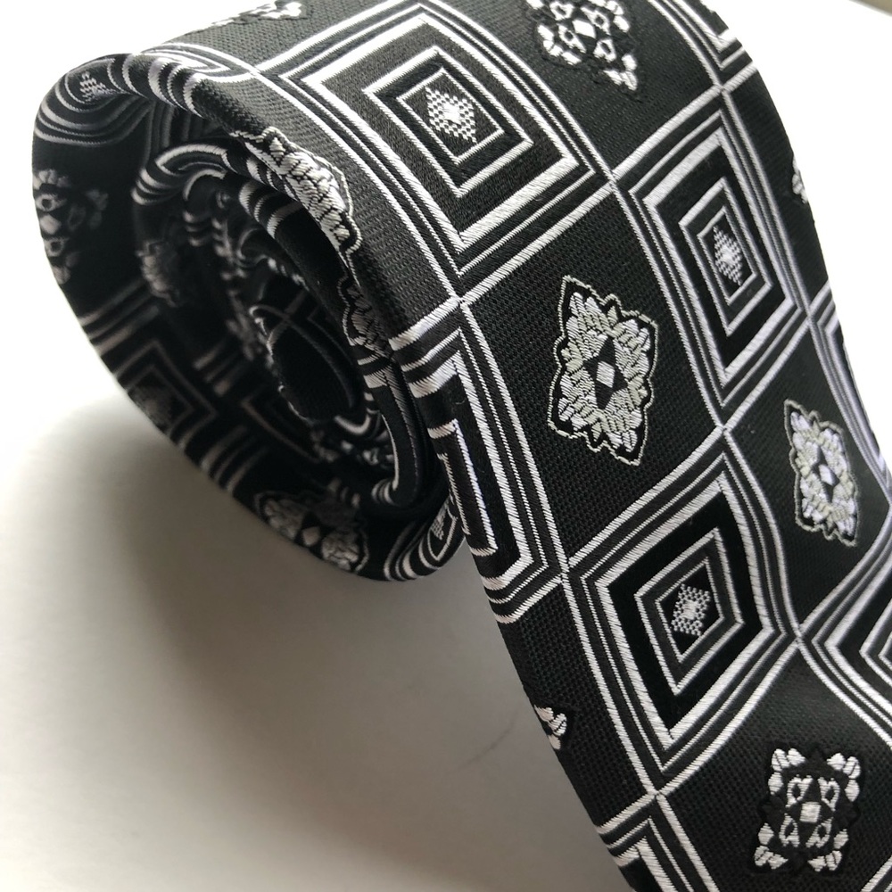 Piattelli Uomo Black and Silver 100% Silk Tile Tie - Picture 4 of 8